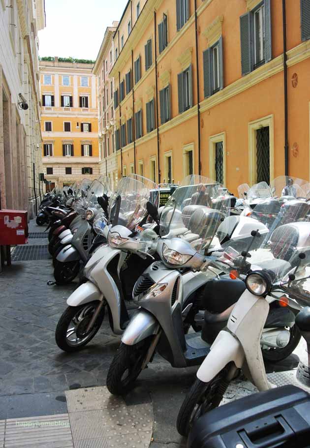 Happyhomeblog DAS Fortbewegungsmittel in Rom Roma der Roller