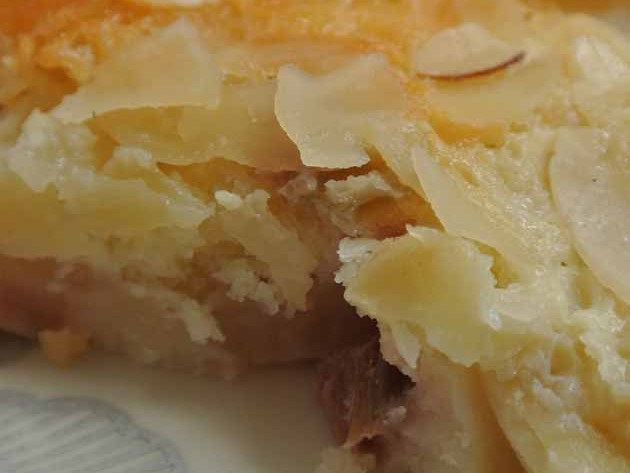 Rhabarber Apfel Blechkuchen mit Dinkelmehl, Buttermilch und Mandeln von happyhomeblog