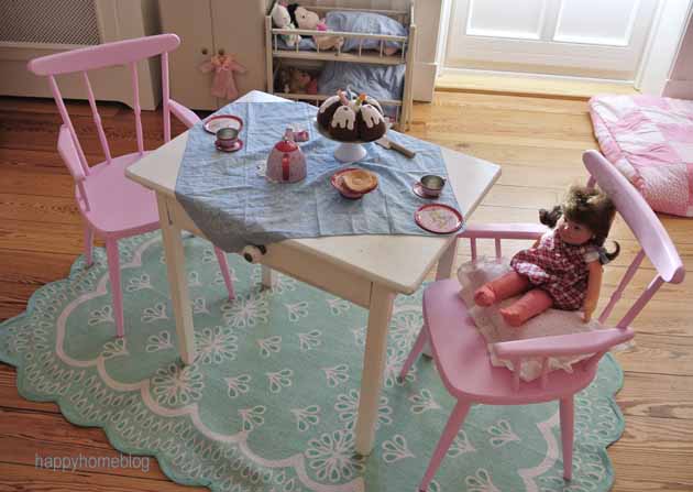 Herlag Vintage 60er Jahre Kinderstühlen Kinder Stühle Teppich Urban Outfitters happyhomeblog