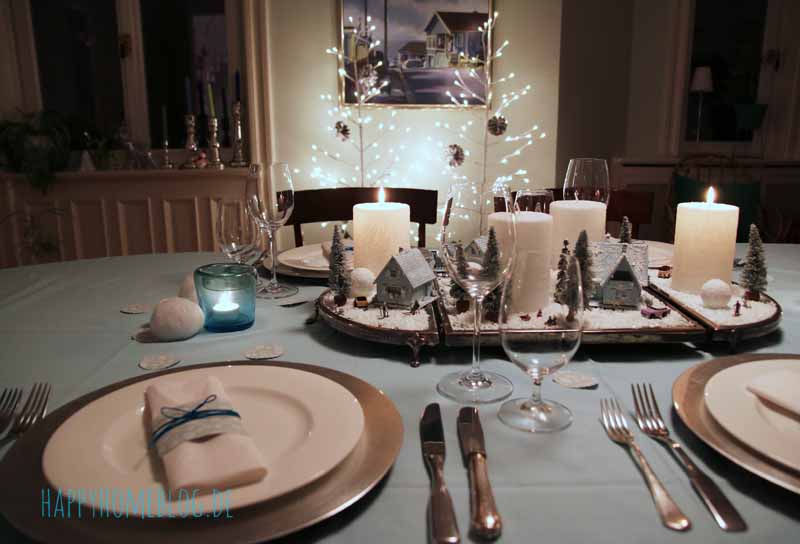 Adventsdemo für den Tisch. Mit Tellern von Dibbern. Kerzen Butlers, Bäumchen Tchibo
