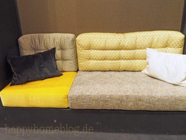 unterschiedliche Polsterstoffe auf einem Sofa bei Creation Baumann happyhomeblog.de für die #Stoffentdecker