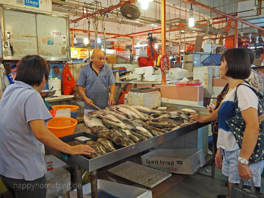 Fischhändler in Chinatowns Markthalle